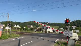 Spoorwegovergang Gonfrevillel Orcher F  Passage à niveau  Railroad Crossing [upl. by Arlon309]