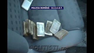 Traficanți de droguri prinși în flagrant de polițiști [upl. by Gnex]