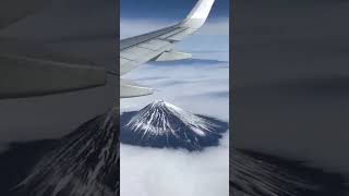 Así se ve el Monte Fuji desde el cielo  Una experiencia única en avión [upl. by Tezzil]