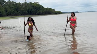 AS RIBEIRINHAS NA PRAIA DO CHAPÉU ASSANDO UM DELICIOSO PEIXE NA AREIALAGO AMANÃAMAZONAS [upl. by Notxam755]