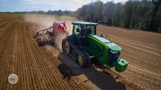 UN CHENILLARD EN BRETAGNE  Semis de petit pois JOHN DEERE 8360RT  ETA GUYOT [upl. by Murton]