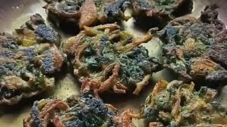 তেলা কচু শাক এর পাতা দিয়ে পাকোরাTela Kacu Shaka Patar pakora [upl. by Eillah275]