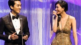 第17届上海国际电影节开幕式：林志玲Lin Chiling宋承宪Song Seung Heon当众调情卖萌 林志玲宋承宪公布入围金爵奖电影名单 [upl. by Nueovas933]