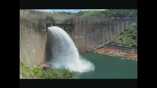 Kariba dam spilling 2013 [upl. by Nayar]