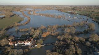 The River Thames in Flood at Sonning in January 2024 [upl. by Zysk]