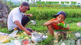 Makan Di Sawah Sederhana Tapi Nikmat [upl. by Ytte839]