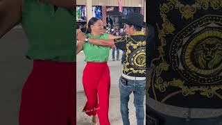 No te cansarás de verlos bailar esa canción youtubeshortsvideo baile 956valley dancemusic [upl. by Sidnak874]