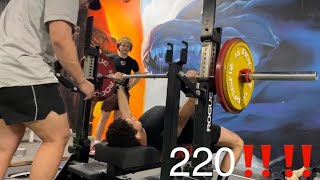 BENCHING 100kg at QUAD STRENGTH SYSTEM [upl. by Adnwahsar]