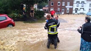 Inondation à Ittre  Sauvetage dun enfant depuis le rondpoint [upl. by Ahsirtal]