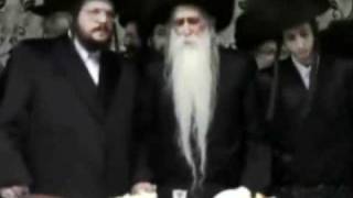 BelzMachnivka Rebbe Dancing with R Aron Mordcha Belz Rebbe Son [upl. by Atiana]