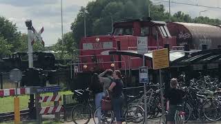 Een Goederentrein komt aan bij Station GeleenLutterade [upl. by Edualcnaej]