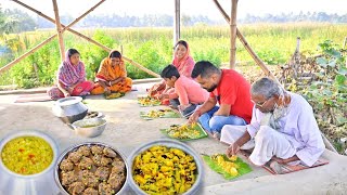 কনকনে শীতে গরম গরম খিচুড়িভেজ পকোড়া আর নিরামিষ লাবড়া একদম জমিয়ে খাওয়া দাওয়া  KHICHURI RECIPE [upl. by Nosyerg]