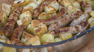 Salsiccia e patate al forno – Ricetta del secondo piatto facile e veloce pronto in 10 minuti [upl. by Choong61]