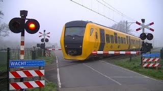 Spoorwegovergang Laag Zuthem  Dutch railroad crossing [upl. by Haimehen]