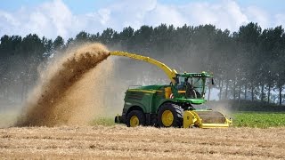 John Deere 8400i  Loonbedrijf Paridaen  stro hakselen [upl. by Mal]