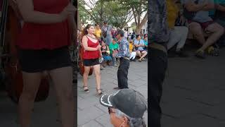 serrucho baile viral cumbia wachandoelsalvador elsalvador plazalibertad [upl. by Enimzaj205]