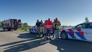 grote zoekactie hulpdiensten zoeken naar vermist persoon in grote waterplas bij Oostzaan [upl. by Trakas150]