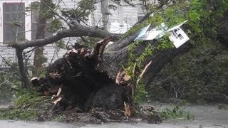 Louragan Isaac rétrogradé en tempête tropicale [upl. by Flanders]