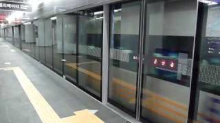 KORAIL空港鉄道1000系 ソウル駅到着The airport express arrives at Seoul Station [upl. by Sapienza11]