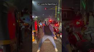 Chilla Chilla  Thunivu  Ajith Kumar  Anirudh  Subodh Londhe Helmet Guy  Viral Traffic Dance [upl. by Gemoets]