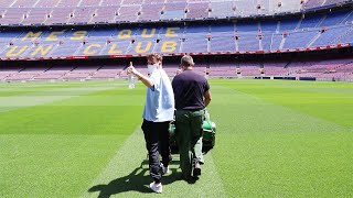 Das erste Mal auf dem Rasen im Camp Nou  Barcelona Vlog  ViscaBarca [upl. by Stephan479]