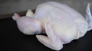 Cómo cortar un pollo entero en piezas [upl. by Amliw]