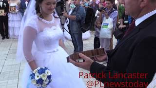 Beautiful 10 couple wedding ceremony today quotLugansk City Dayquot [upl. by Julissa632]