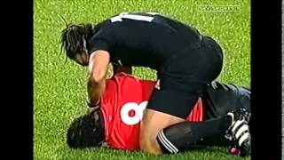 Tana Umaga helps Colin Charvis [upl. by Lien192]