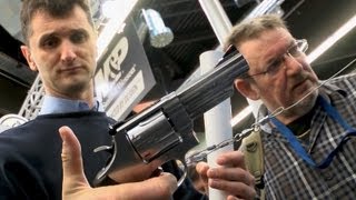 Messe für Waffen in Nürnberg  Faszination für klassische Gewehre ungebrochen [upl. by Elnore]