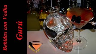 Cómo hacer el cóctel Gurú  Bebidas con Vodka [upl. by Aicirtap]