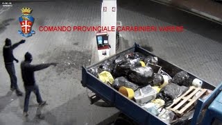 VARESE BANDA DI ROM DISTRUGGE SELF SERVICE CARBURANTI [upl. by Aubreir590]