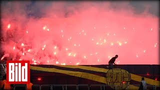 Bengalos Raketen und FastAbbruch bei FC Lok Leipzig vs BSG Chemie Leipzig [upl. by Riem855]