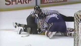 Ulf Samuelsson vs Dale Hunter Nov 27 1992 [upl. by Iznekcam155]