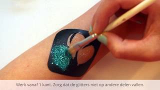 Hoe zet je een glitter tattoo  Purpurina Glitter amp Sjabloon [upl. by Castorina624]