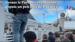 Grand public et exposants bloqués devant le Salon de lagriculture [upl. by Pasquale783]