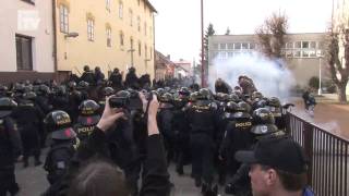 Zásah policie proti Rómům a anarchistům v Novém Bydžově [upl. by Eeroc]