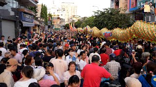 Biển người Lễ hội diễu hành Tết Nguyên Tiêu người Hoa ở Sài Gòn ăn Sủi Cảo Hà Tôn Quyền Siêu Ngon [upl. by Pip]