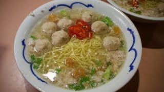 Great soupy BAK CHOR MEE minced meat noodles肉脞面 with no long queues in Bedok Singapore [upl. by Cairistiona860]