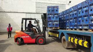 SitDown Counterbalanced Forklift Unloading Sting Pallets ForkliftSkills [upl. by Nivlam]