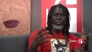 Tiken Jah Fakoly quotLe peuple africain a besoin dêtre réveilléquot  Les questions de RFI [upl. by Lemcke]