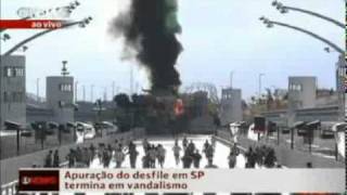 Apuração no desfile de Carnaval de São Paulo acaba em incêndio e vandalismo  Carnaval 2012 [upl. by Cloris202]