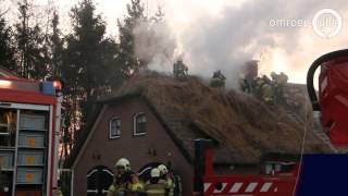 Brand in boerderij met rieten dak in Harskamp [upl. by Ewart]