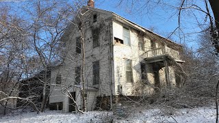 Incredible ABANDONED ESTATE Found lots of ANTIQUES amp Everything LEFT BEHIND [upl. by Gothart530]