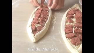 Sucuklu ve Yumurtalı Pide Tarifi  muhtesemyemektariflericom [upl. by Eerak]