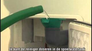 Schoonmaken spoelwatertank Thetford cassette toilet [upl. by Eelac]