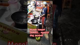 Agar tidak monoton  masak nasi goreng sambil ngobrol dng pembeli akrab relationship shorts fyp [upl. by Nylaret]