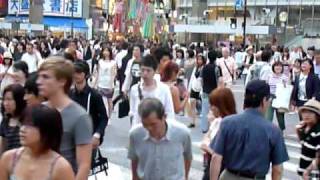 Traversée de rue à Shibuya Tokyo  Road crossing at Shibuya Tokyo [upl. by Ecinahs]