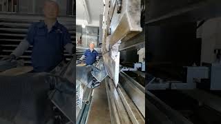 Steel plate straight line bending process Good tools and machinery can increase work efficiency [upl. by Elad]