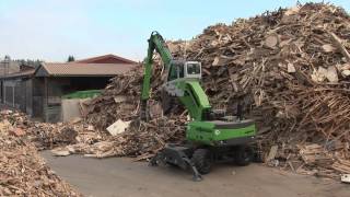 SENNEBOGEN  Timber Waste Handling 718 Mobile Timber machine with orange peel grab [upl. by Lebyram]