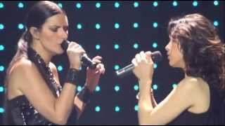 Laura Pausini ft Elisa  Tra Te E il Mare Live at San Siro Traducción en Español [upl. by Oehsen]